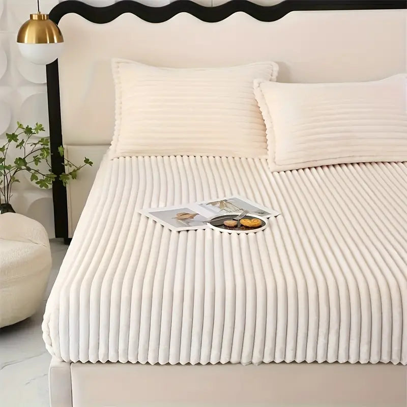 Quirky Hub Luxe Rabbit Fur Fitted Bedsheet – White | King Size 72x78